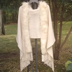 Macchia di Ruggine winter white wrap/cardigan faux fur, quiet luxury